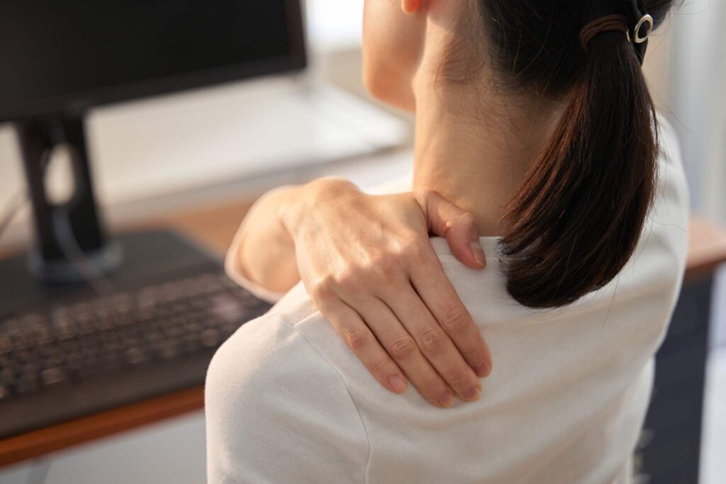 What to Do When Your Shoulder Hurts After a Car Accident